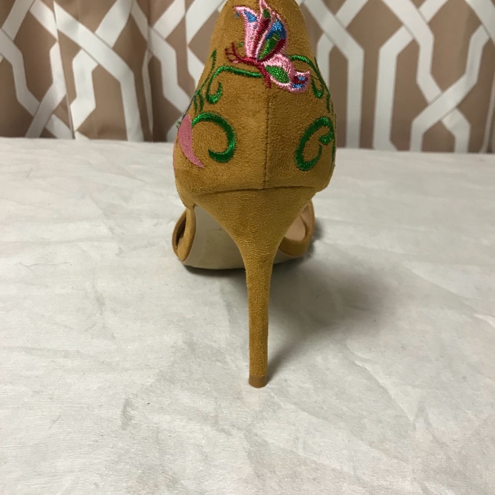 Hippie Laundry Tan Sandals - Picture 2 of 6